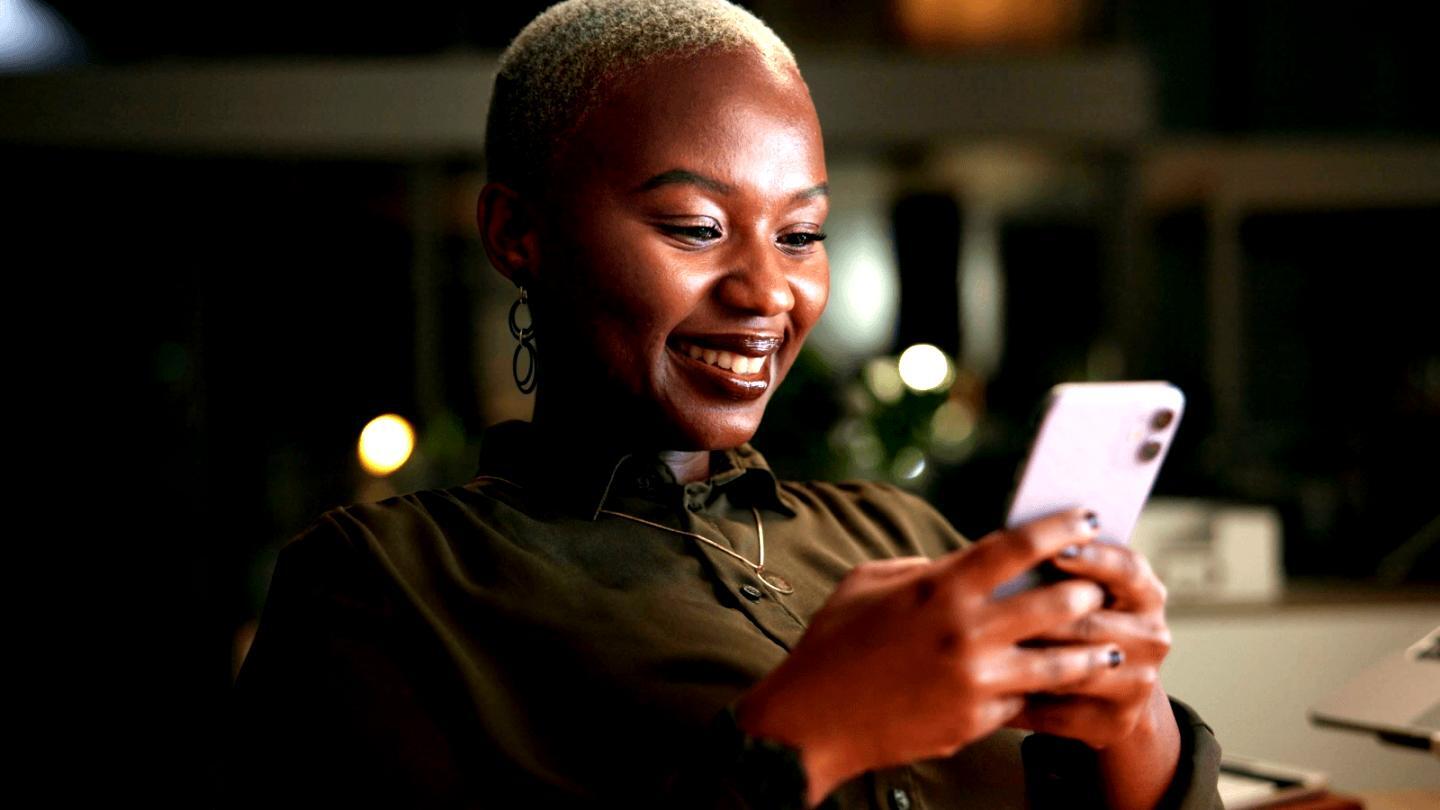 Session de travail sur la planification financière avec documents et outils